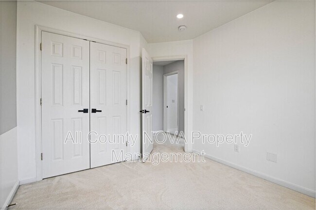 Building Photo - 22707 High Haven Terrace