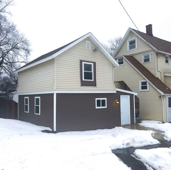 Building Photo - 26 Orchard Ave