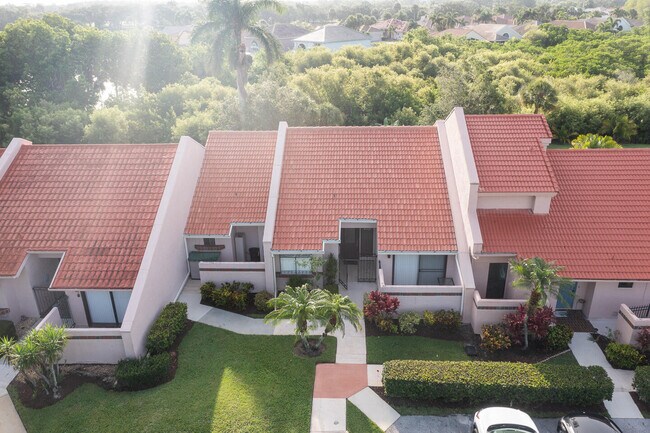 Building Photo - 3303 SE Sandpiper Ct