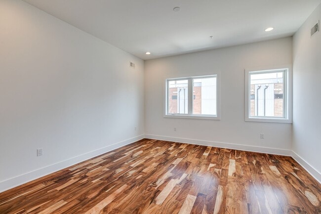 Building Photo - Northern Liberties Townhome with Parking