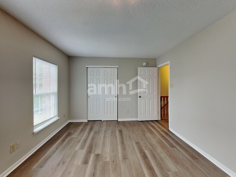 Building Photo - 5793 Amber Ln