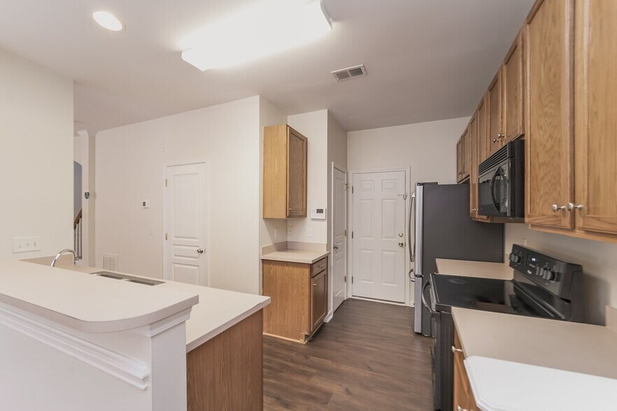 Building Photo - 10142 Old Carolina Dr