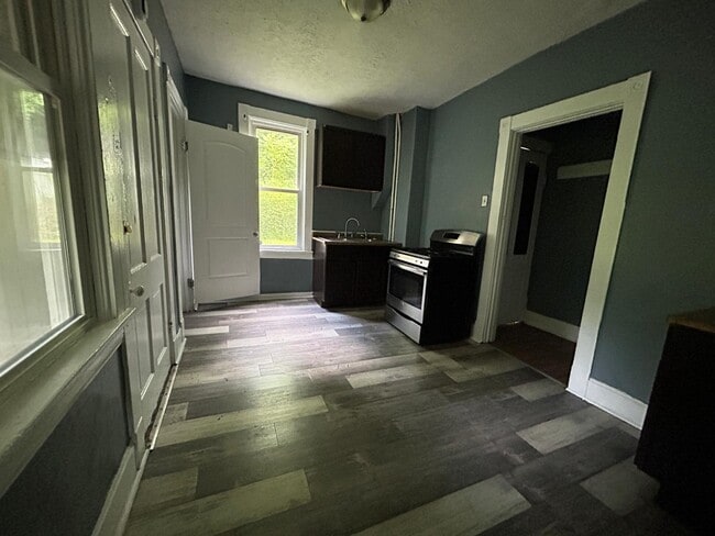 Building Photo - 3065 Moosewood Ave