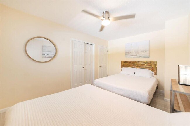 Building Photo - 2101 NE 15th St