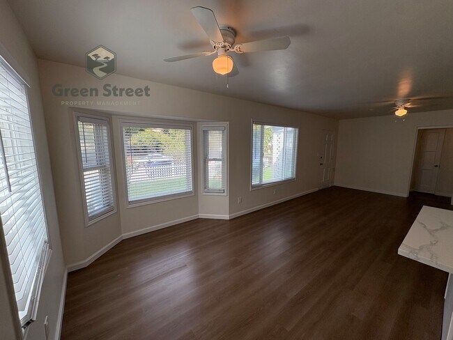 Building Photo - 1719 Oliver Ave