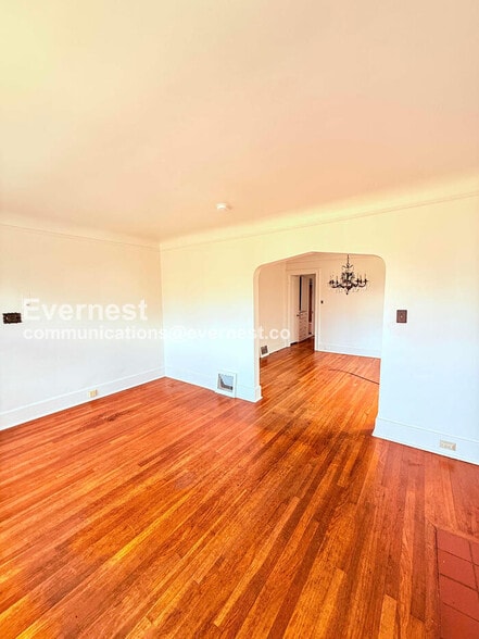 Building Photo - 3209 W Grand St