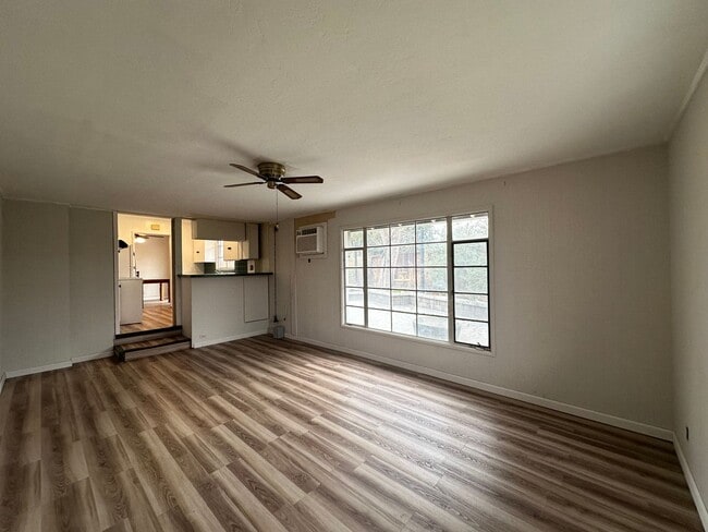 Building Photo - Corner Lot!