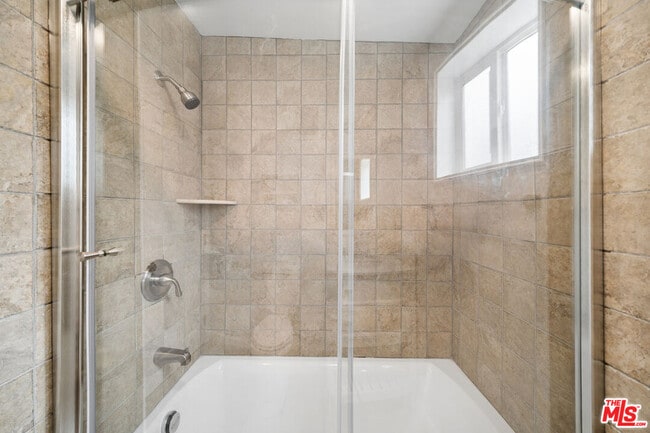 Building Photo - 1543 W 23rd St