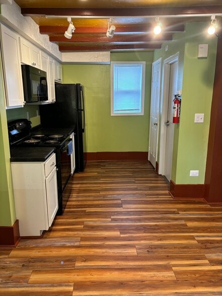 Building Photo - 39 Pitkin St