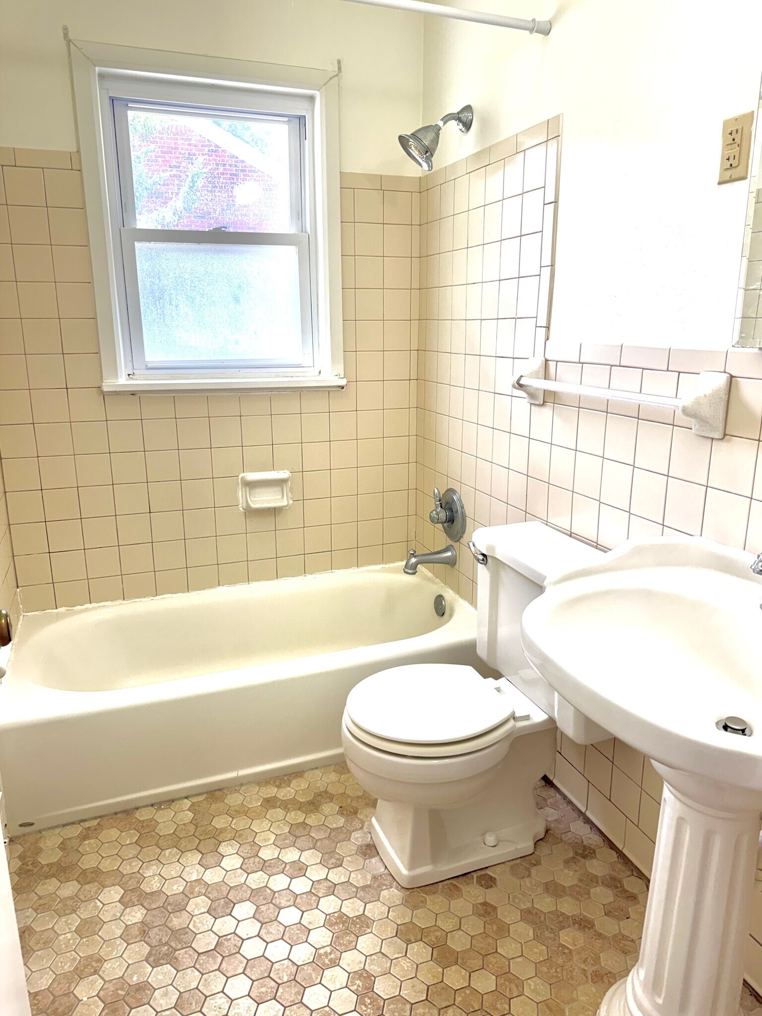 Building Photo - 2700 Castlewood Pl