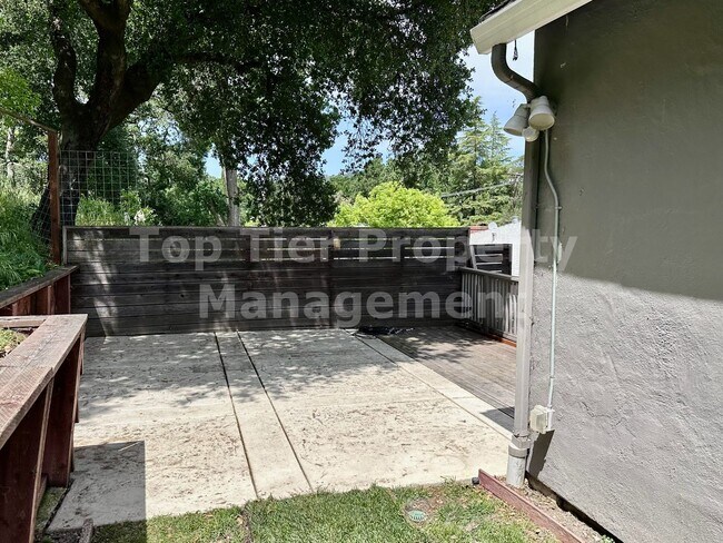 Building Photo - Very Charming, updated 2 Bd/1 Ba, 1178 sf Single-Family House in Lafayette available for Lease!