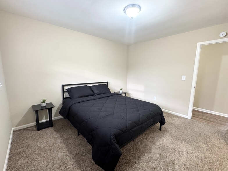 Building Photo - Room in House on Union Rd SW