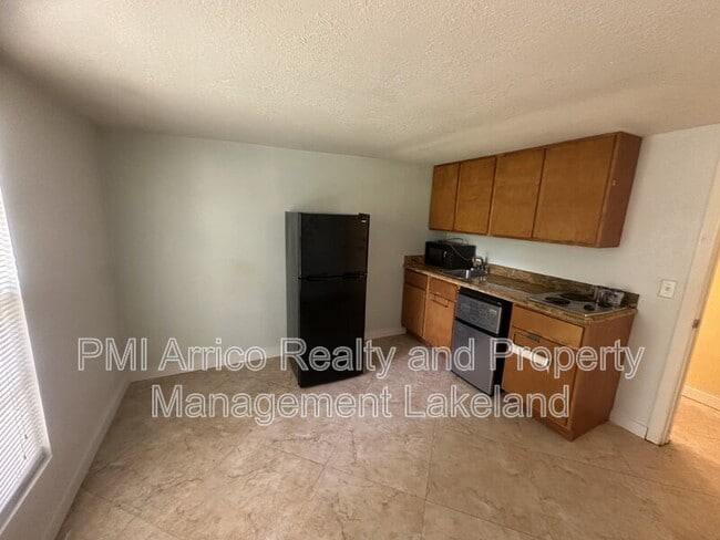 Building Photo - 721 W Socrum Loop Rd