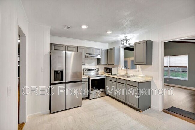 Building Photo - 122 Longleaf Dr