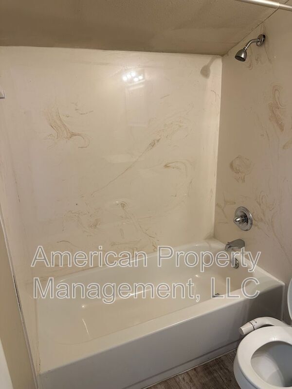 Building Photo - 3605 1/2 E 16th St-