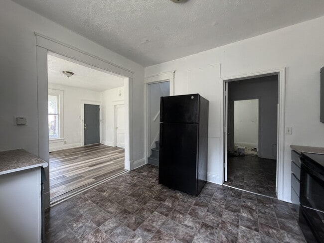Building Photo - 748 Monroe St