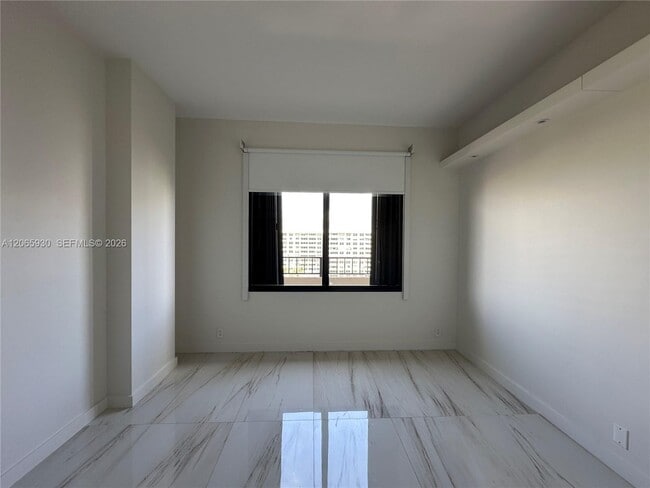 Building Photo - 251 Crandon Blvd
