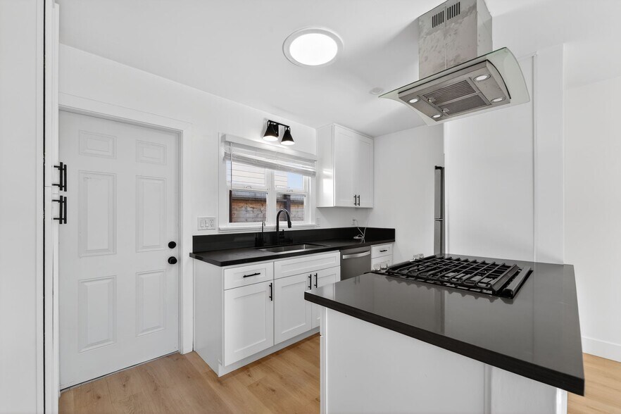 Building Photo - 6009 W 85th Pl