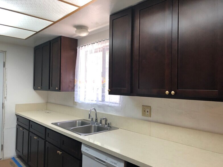 Building Photo - 888 Ponderosa Dr