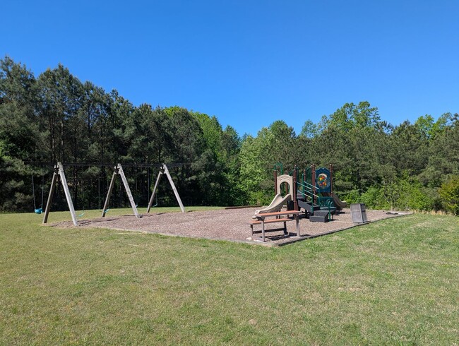 Building Photo - 4980 Westmoreland Dr
