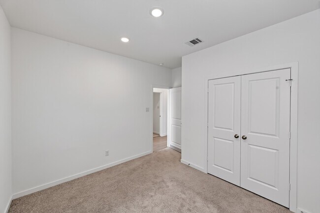 Building Photo - 5822 Majestic Sky Dr