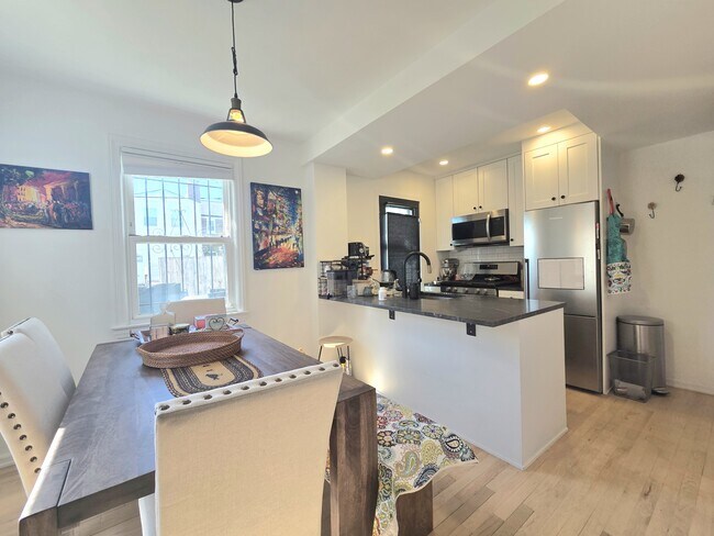 Building Photo - 609 Farragut Pl NE
