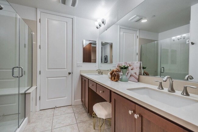 Building Photo - 5 Artisan Way