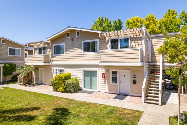 Primary Photo - Fairchild Apartments