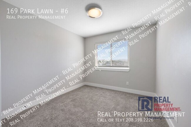 Building Photo - 169 Park Lawn Dr