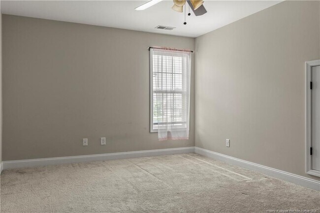 Building Photo - 221 Fountain Grove Dr
