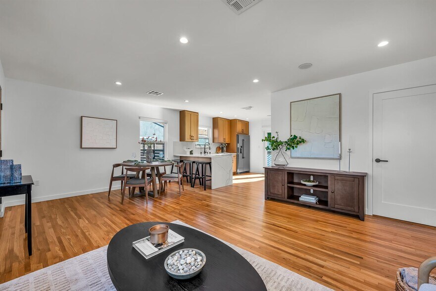 Building Photo - 616 W Ellis Ave