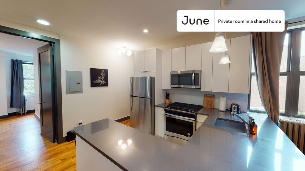 Building Photo - Private bedroom in 5 bed/2 bath Home