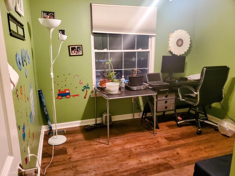 Building Photo - 24483 Bashian Dr