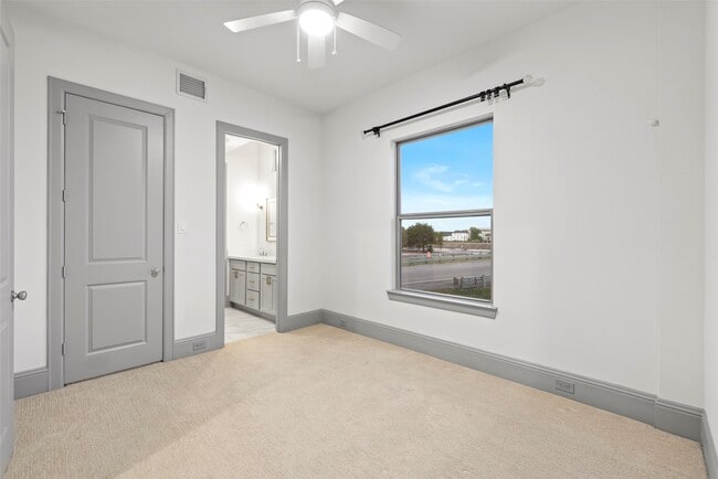 Building Photo - 1719 Holman St