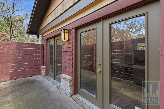 Building Photo - 6809 Columbia Dr