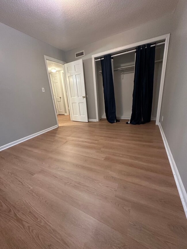 Building Photo - 3340 Pinewood Ave