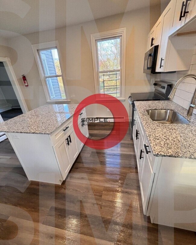 Building Photo - 3 Bedroom House