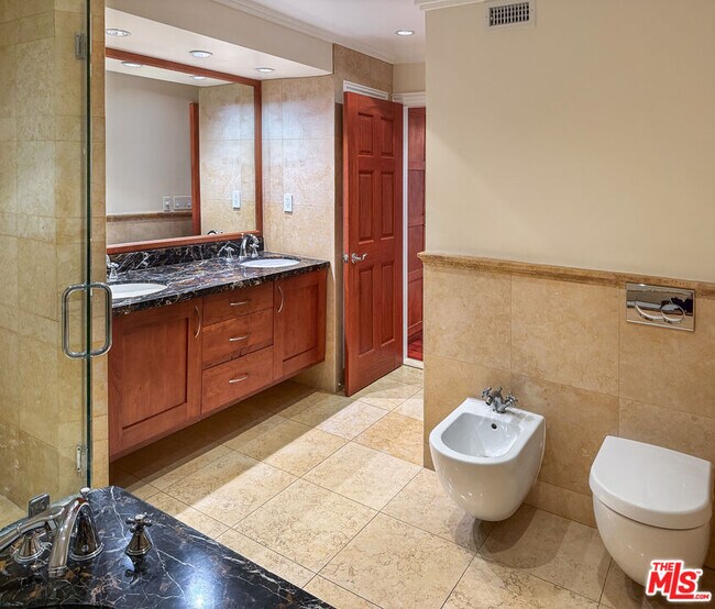 Building Photo - 9323 Burton Wy