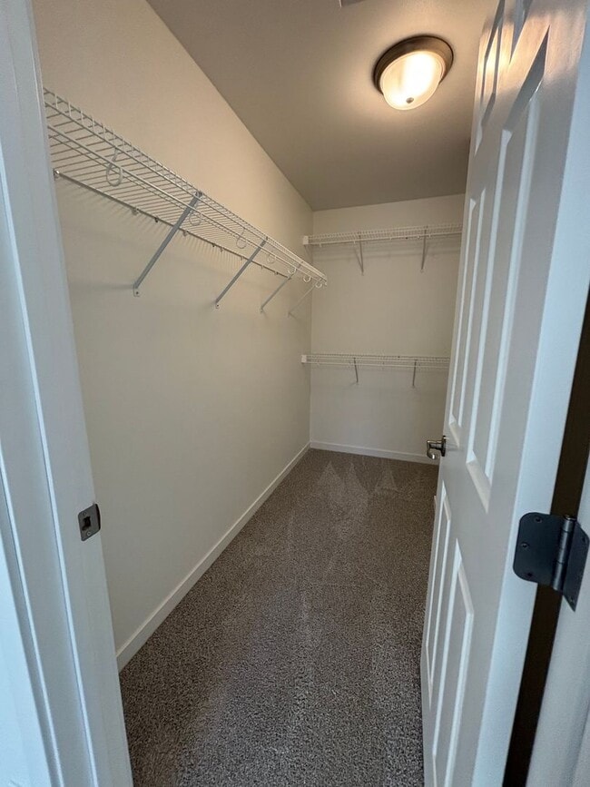 Building Photo - 3 Bedroom 3 Bathroom Townhomes