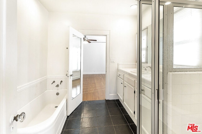 Building Photo - 143 S Mansfield Ave