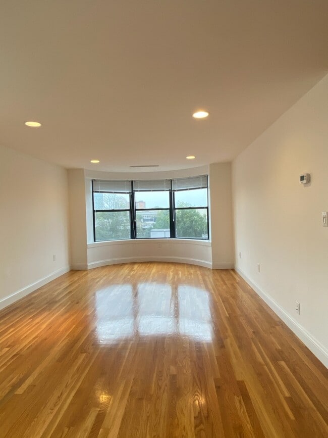 Building Photo - 115 Jersey St