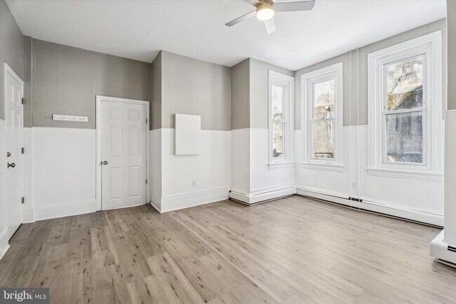 Building Photo - 210 2nd Ave