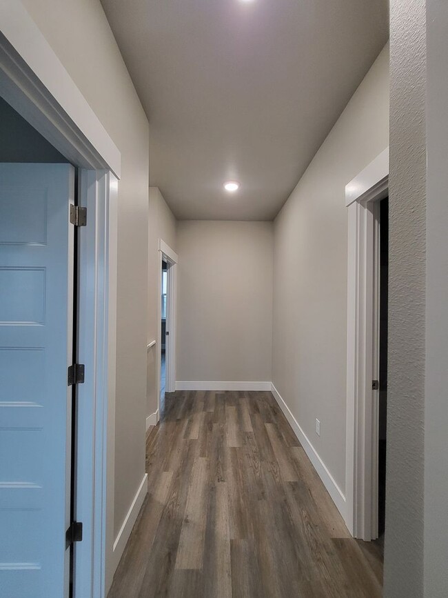 Building Photo - 3 Bedroom 2.5 Bath Home in Winlock