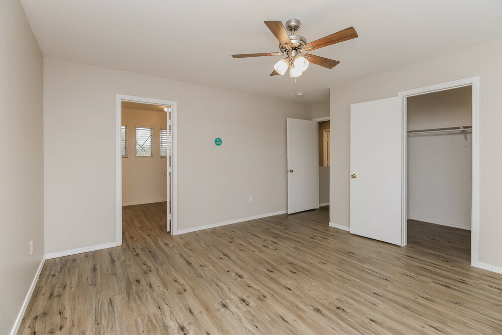 Building Photo - 2959 S Del Rancho Cir