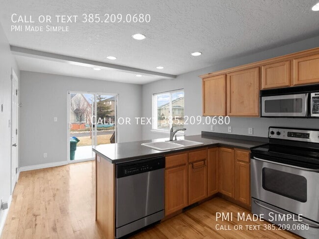 Building Photo - Spacious 5-Bed Home, Cedar Hills, Mountain...