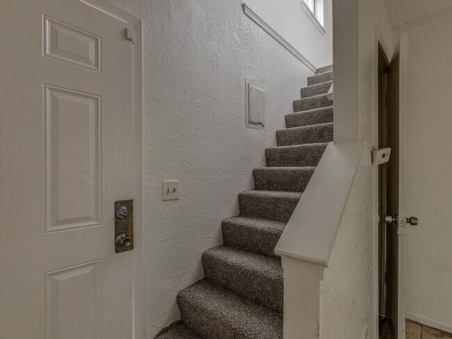 Building Photo - MOVE IN SPECIAL NO DEPOSIT IF LEASED BY JU...