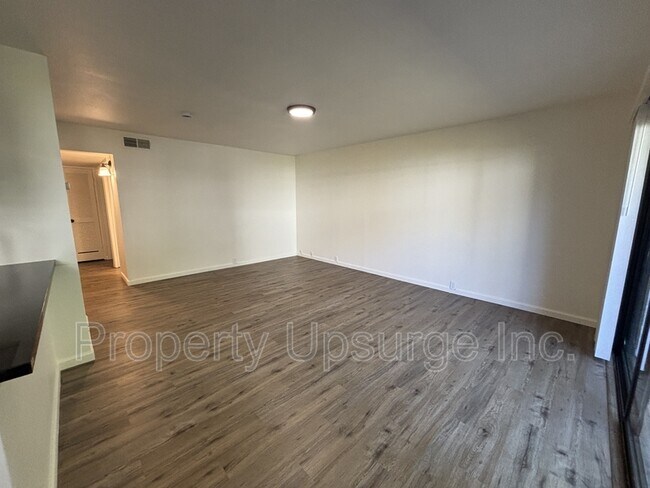 Building Photo - 855 Lakeside Dr