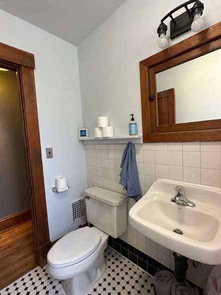 Building Photo - 41 Intervale Ave