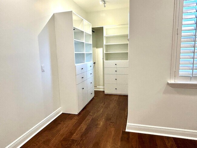 Building Photo - 2024 Foxtail View Ct