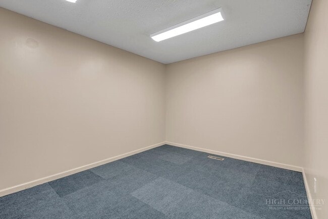 Building Photo - 483 NC-105 Extension